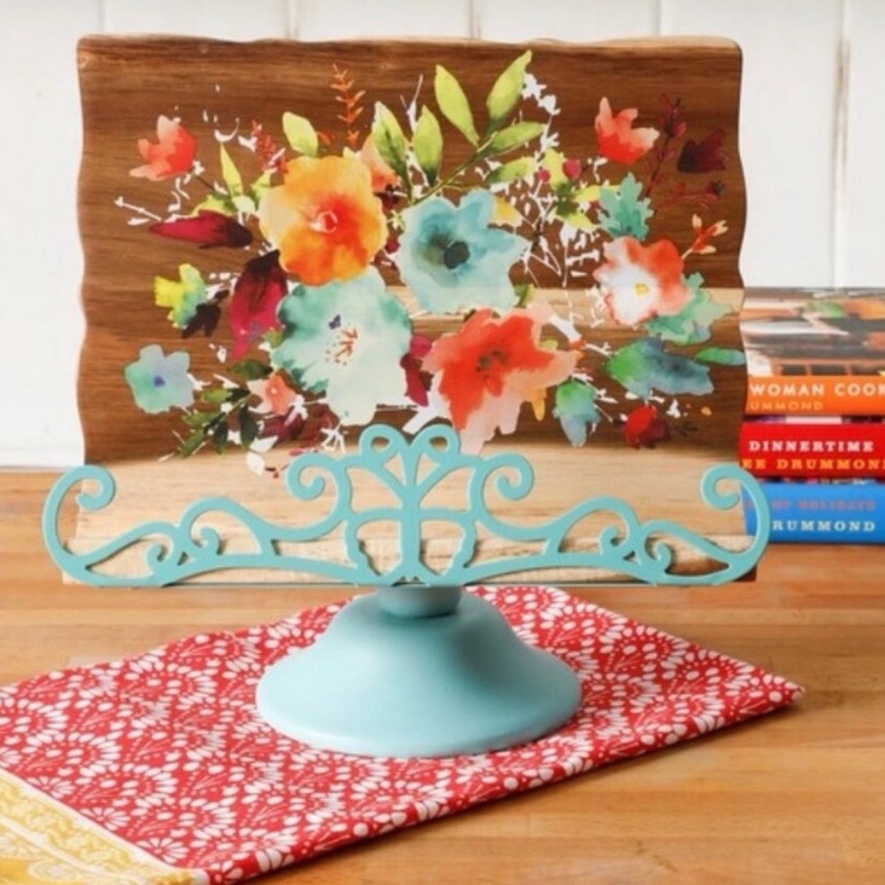 The Pioneer Woman (Willow)
Floral Cookbook Holder with Turquoise Base